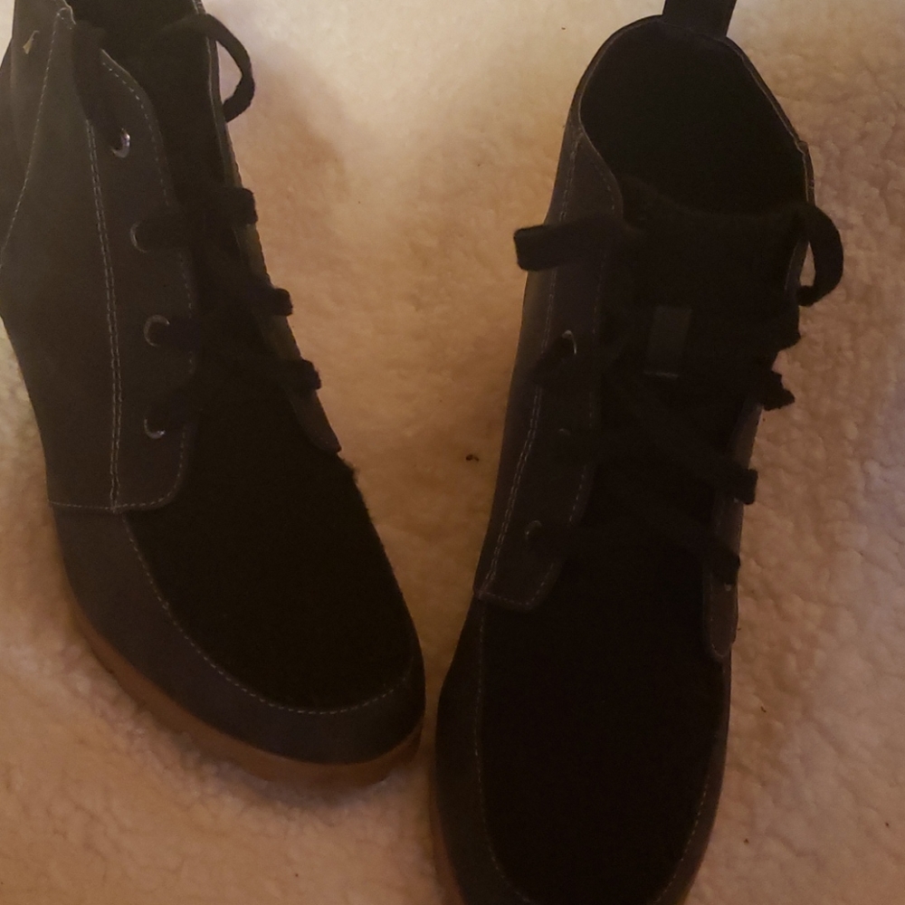 Shoes - Picture 2 of 4